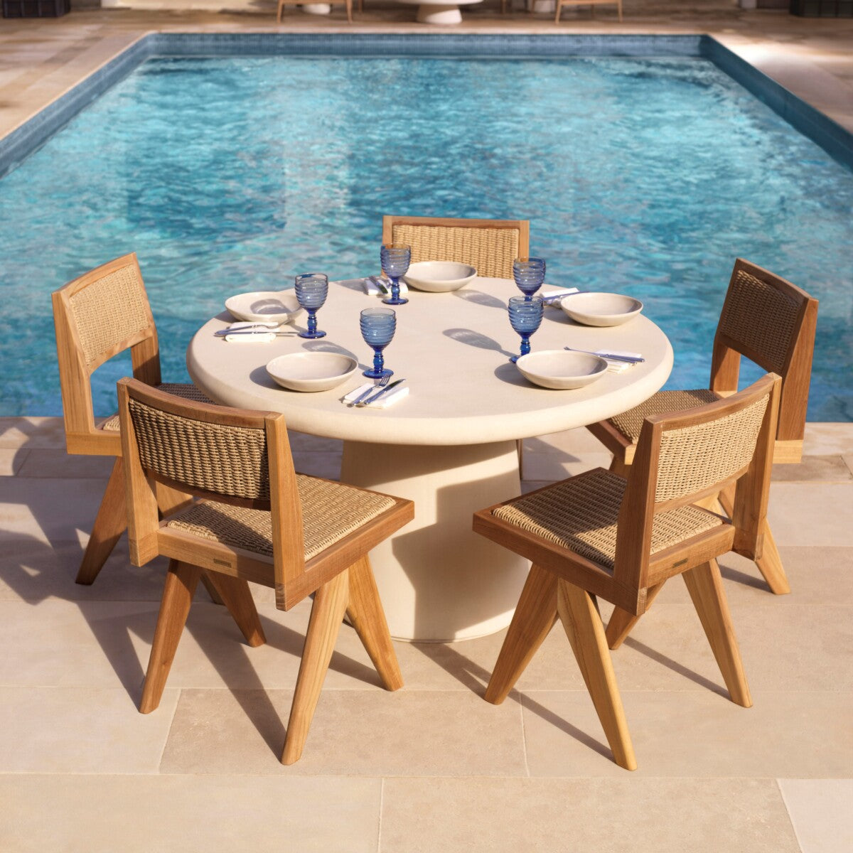 Outdoor Dining Table Cleon M