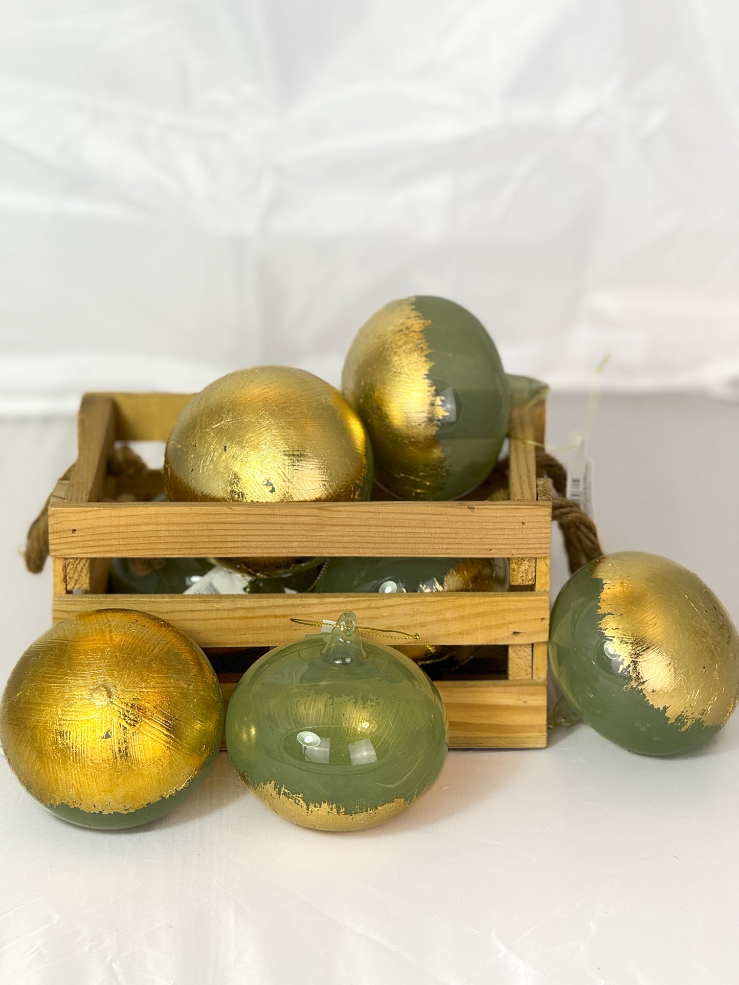 GLASS BALL ONION SHAPE GREEN WITH GOLD LEAF 10CM